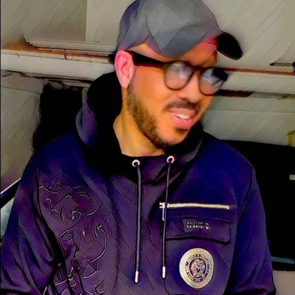 Classy stylish SHARP whatever you consider SHARP - Picture 1 of 16